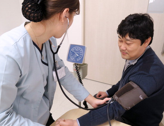 고혈압 뇌졸중 뇌혈관 예방법 고혈압관리 뇌혈관질환 혈압약 혈압측정방법 저염식 유산소운동 건강관리 혈관건강