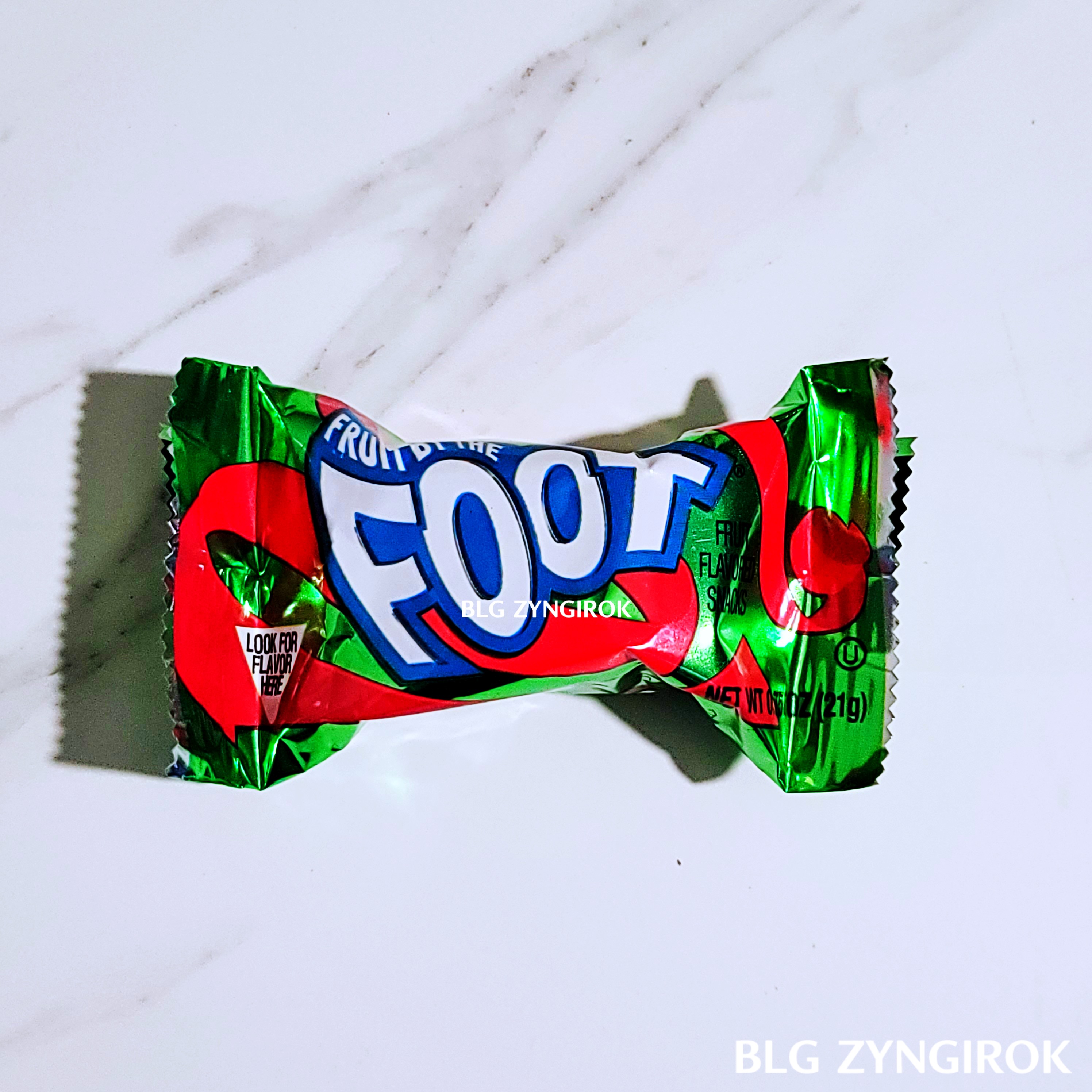 푸룻바이더풋-하나가-테이블-위에-놓여있다.