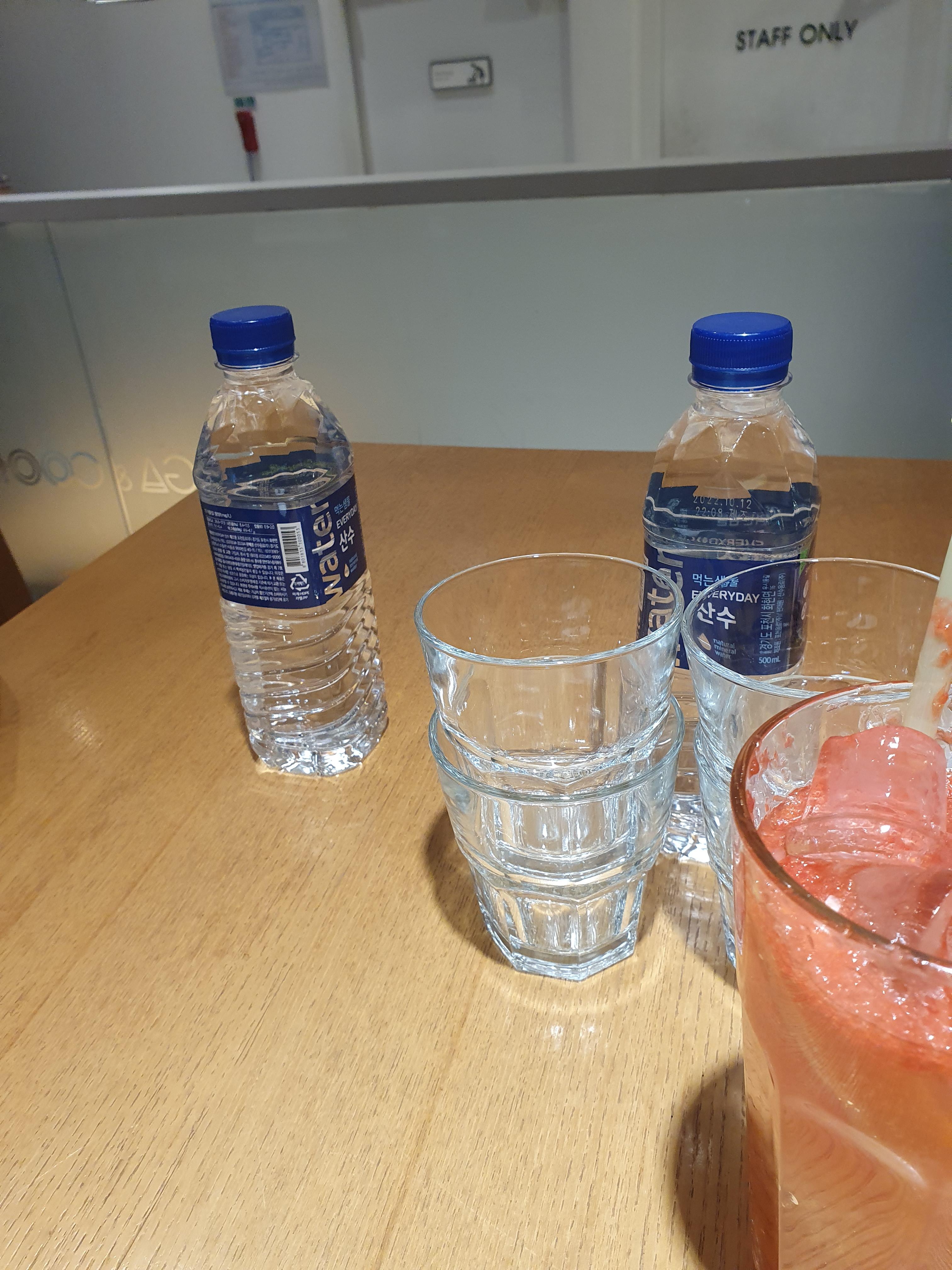 서가앤쿡 대전도안점 생수는 패트병으로