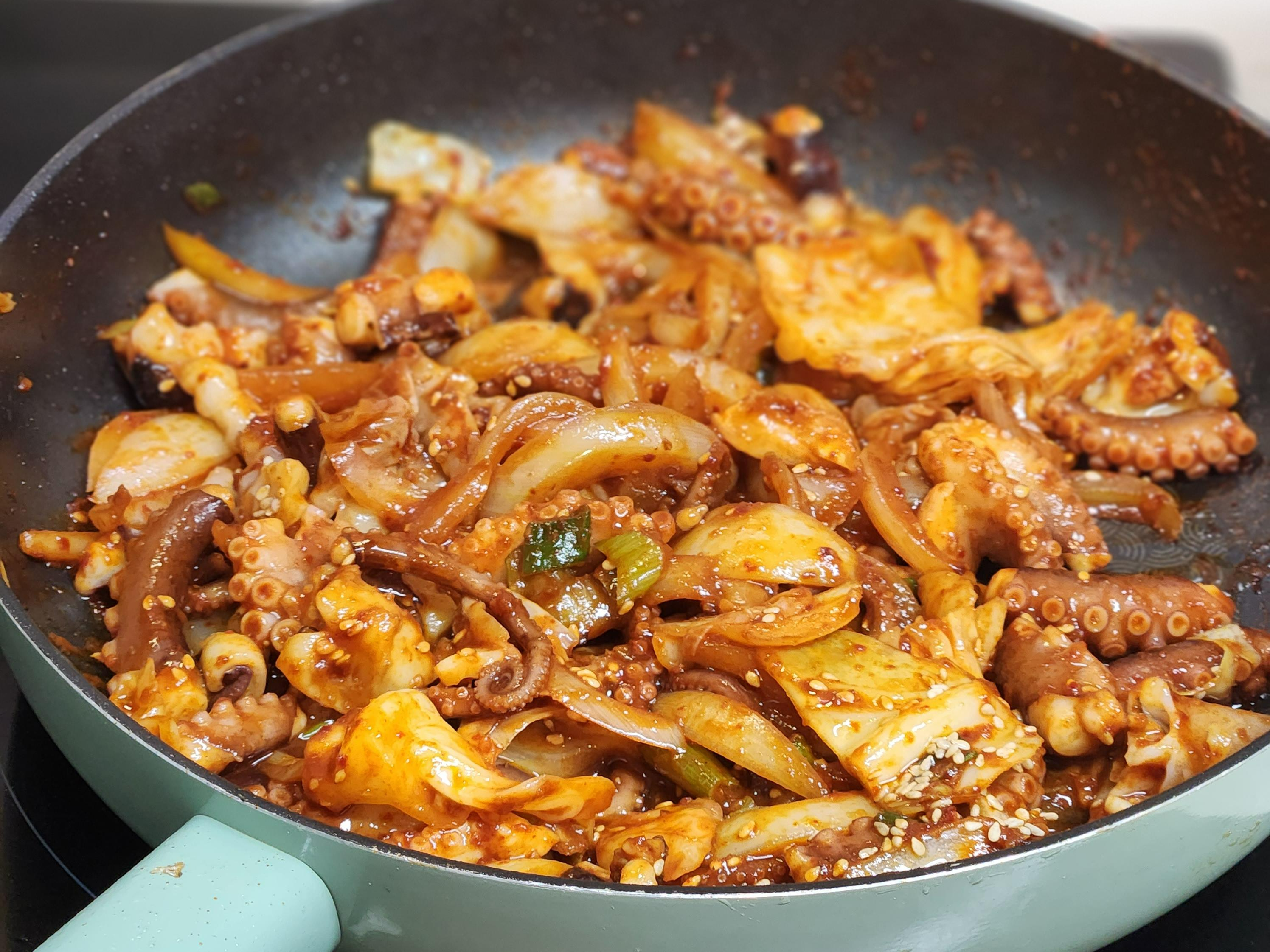 8. 맛있게 잘 볶아진 낙지볶음
