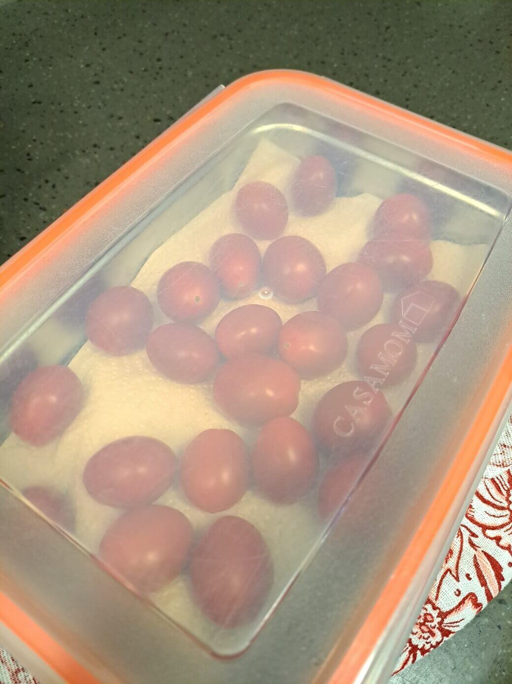 방울토마토 담은 그릇