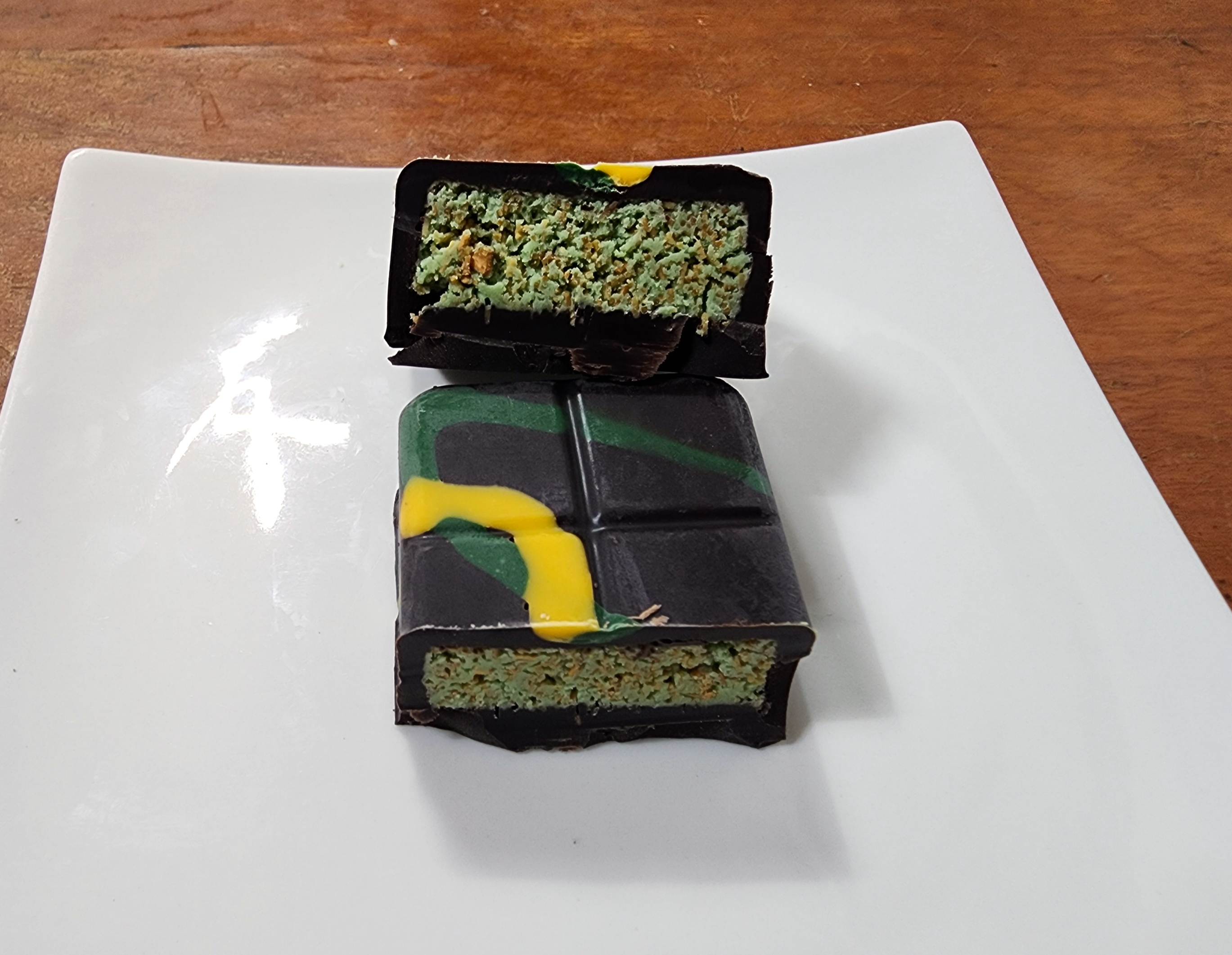 씨유카다이프앤피스타치오초콜릿