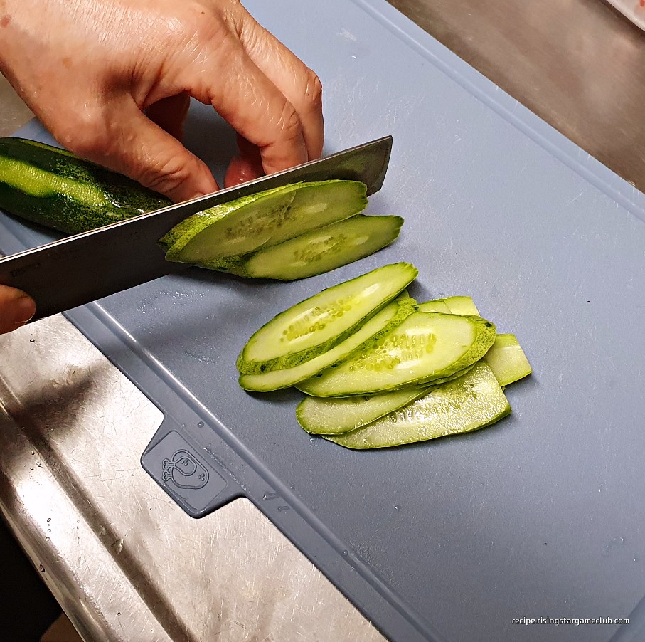 두부로 만드는 간단한 콩국수 고명 오이 손질