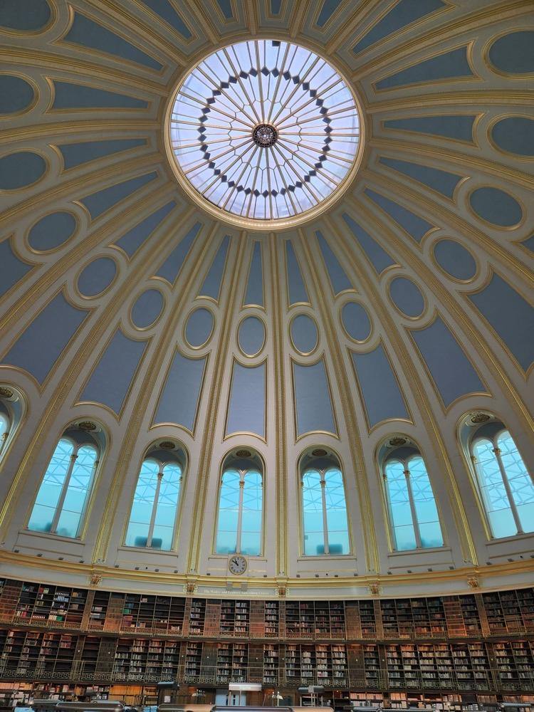 루브르박물관, 바티칸박물관과 함께 세계 3대 박물관으로 꼽히는 영국박물관(=대영박물관), 사진 © 가을연못 autumnpond24.com