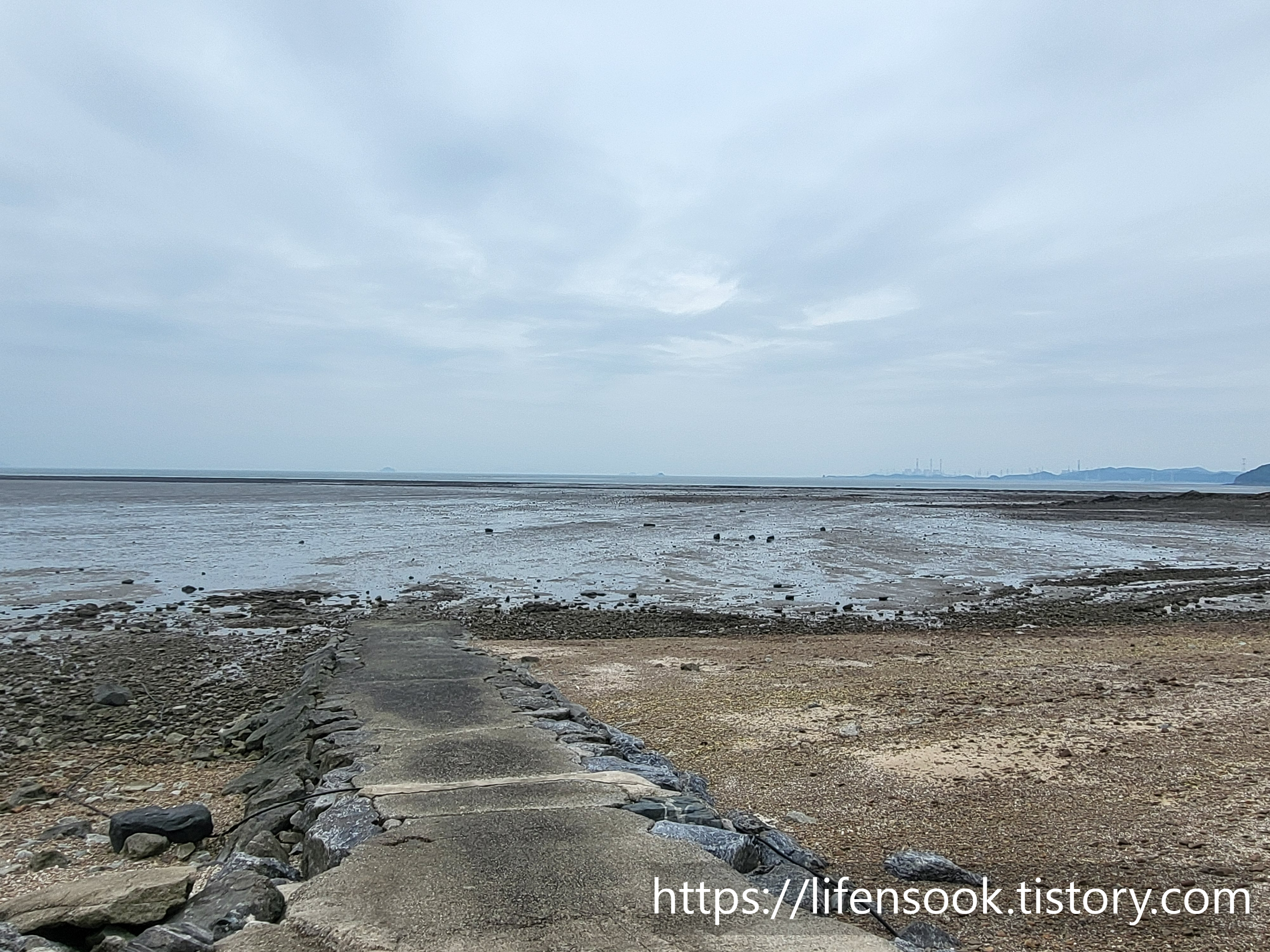 쪽박섬횟집 앞 바다