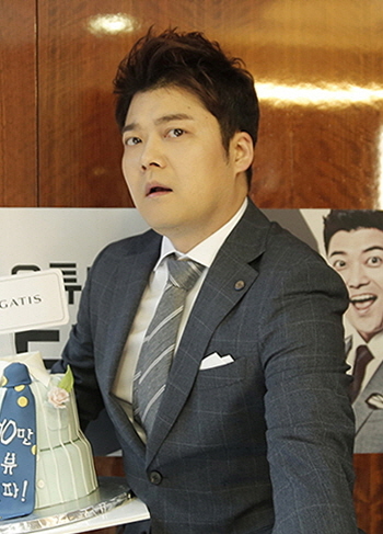 전현무_로가디스_스마트_슈트_영상_10만뷰_돌파,_4월_공중파_On-Air_확정!