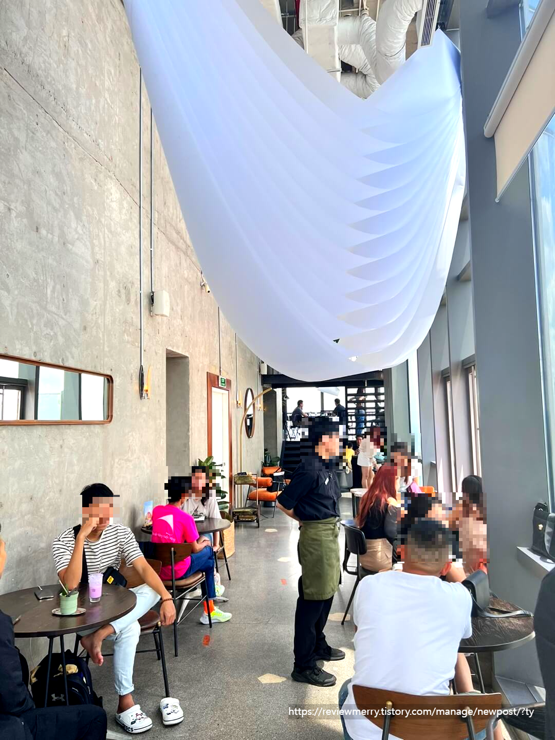 카페 내부