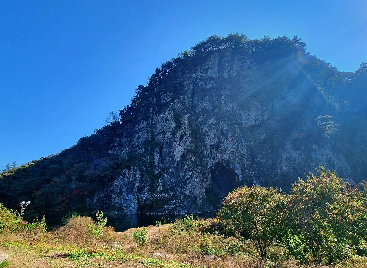 강원도 원주 가볼만한 곳, 블루리본 스톤크릭 카페: 수묵화 속 절벽, 로스팅 커피, 할인 정보