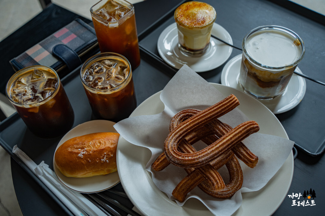 꼬스뗀뇨 빵 베이커리