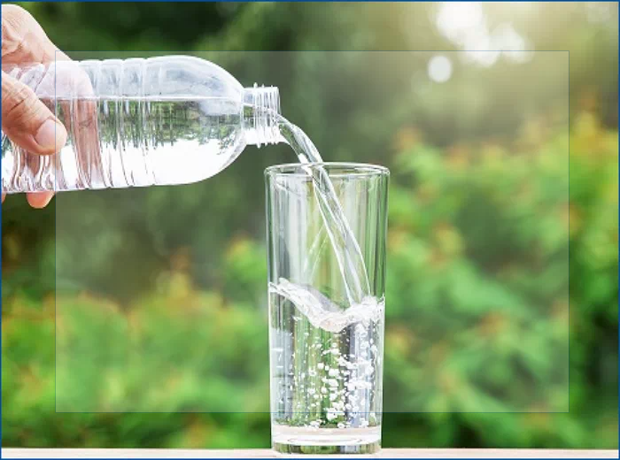 물따르는 이미지