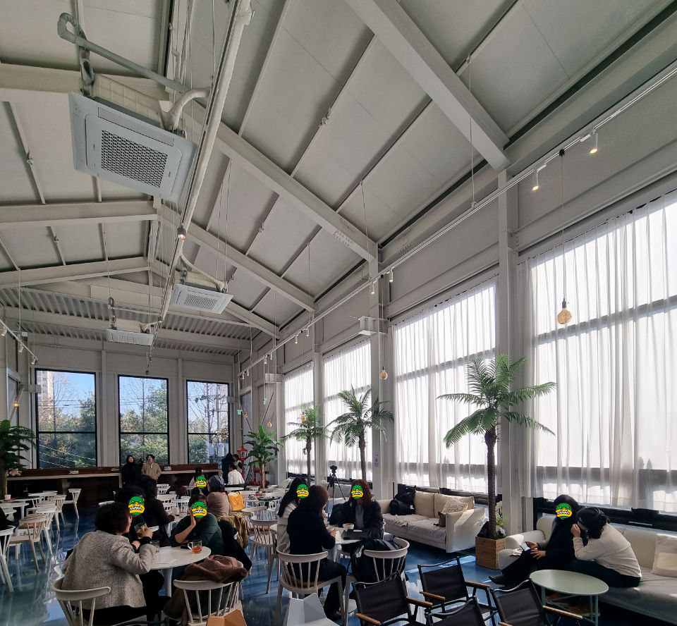 SJ커피 - 서구 석남동 대형카페 실내모습