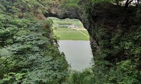 도담삼봉과 석문: 단양의 상징 같은 뷰포인트 (출처:환경매일방송TV/충북일보/단양관광공사)