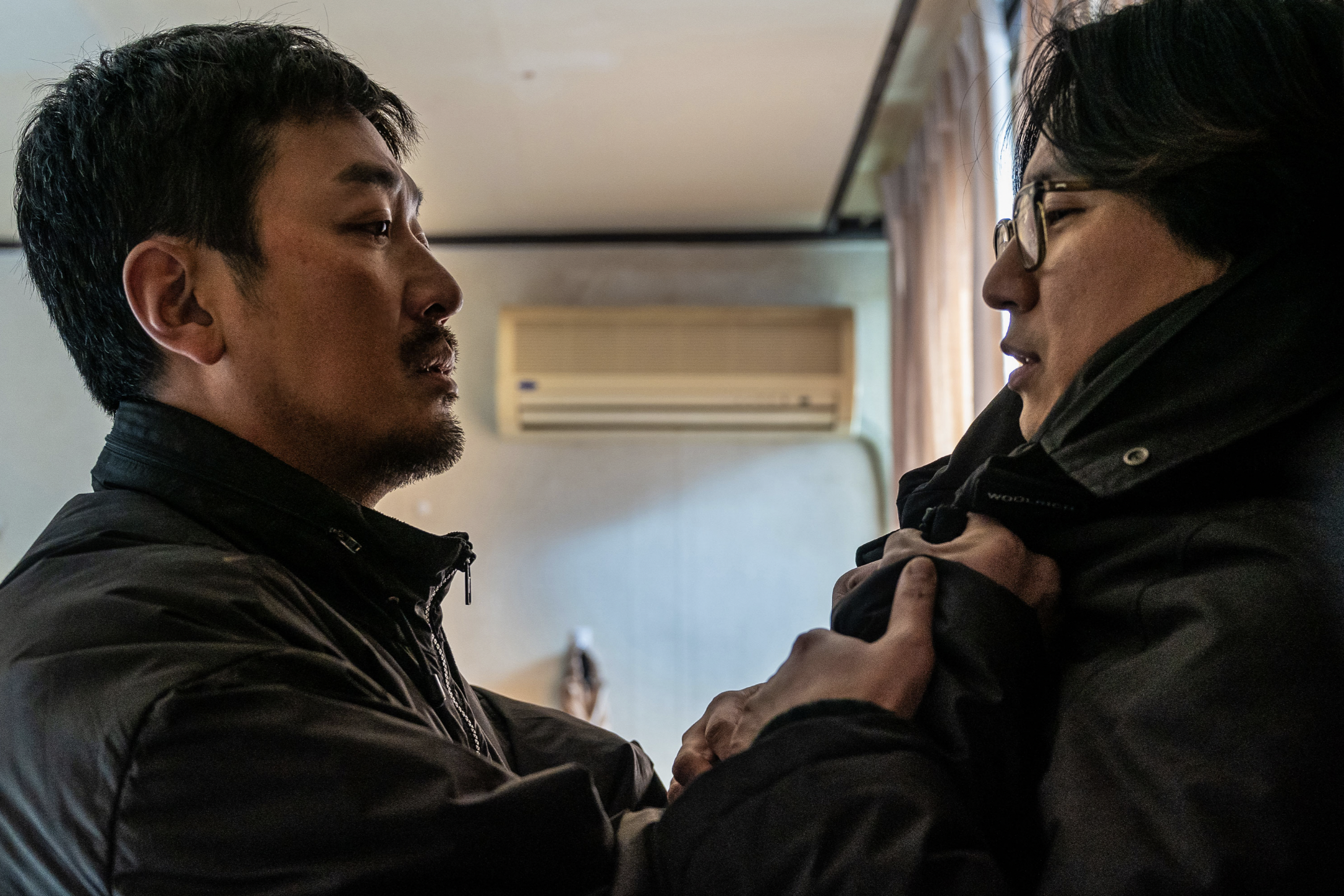 영화 브로큰 하정우와 김남길의 대치상황