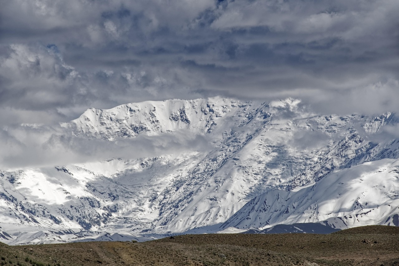 "세계의 지붕" 파미르 고원: 웅장한 자연과 삶의 숨결을 따라서