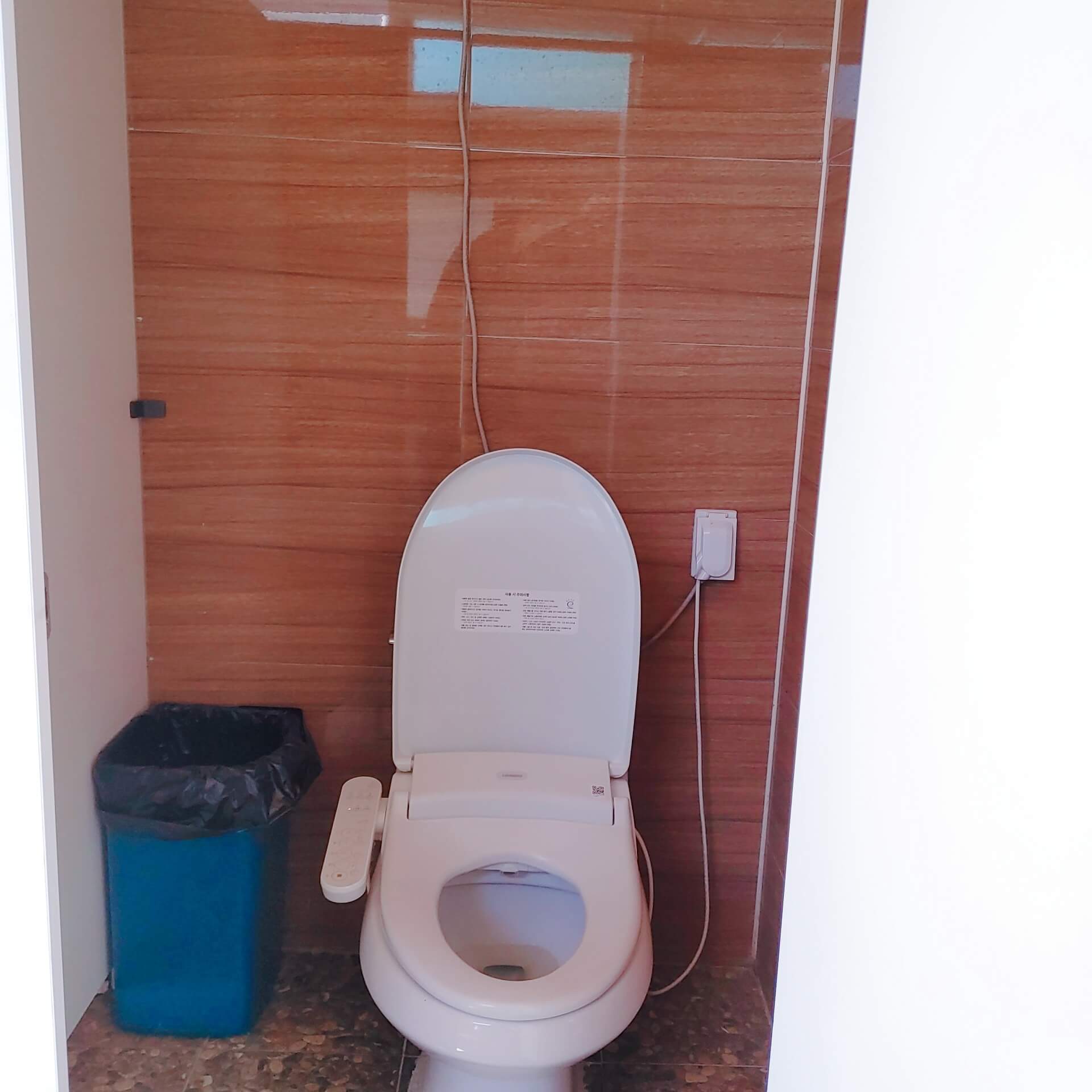 경호강_캠핑장_사이트_C_화장실_변기
