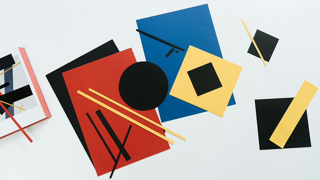 다양한 형태의 색종이들