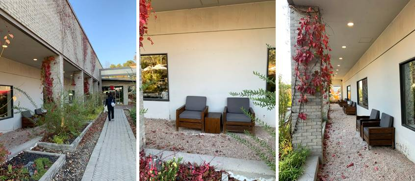 건물 길거리에 푹신한 소파자리