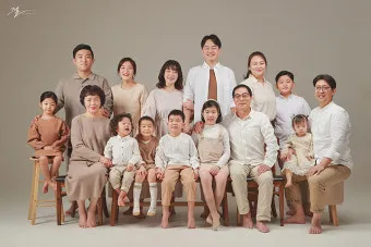 사진관 가족사진 선물 의상 대여 헤어 메이크 가족과 추억 남기는 촬영 준비_3