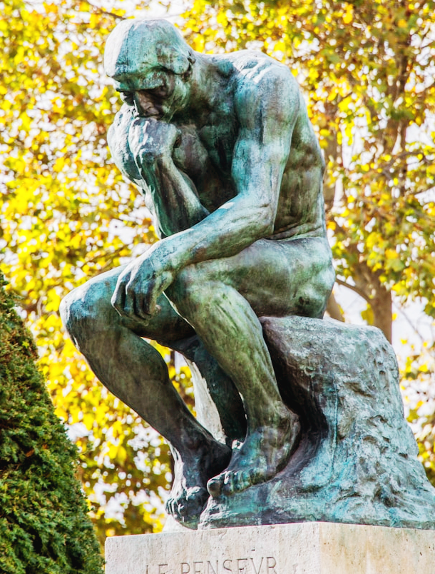 깊이 생각에 잠긴 사람의 이미지, 논리적 사고력을 상징