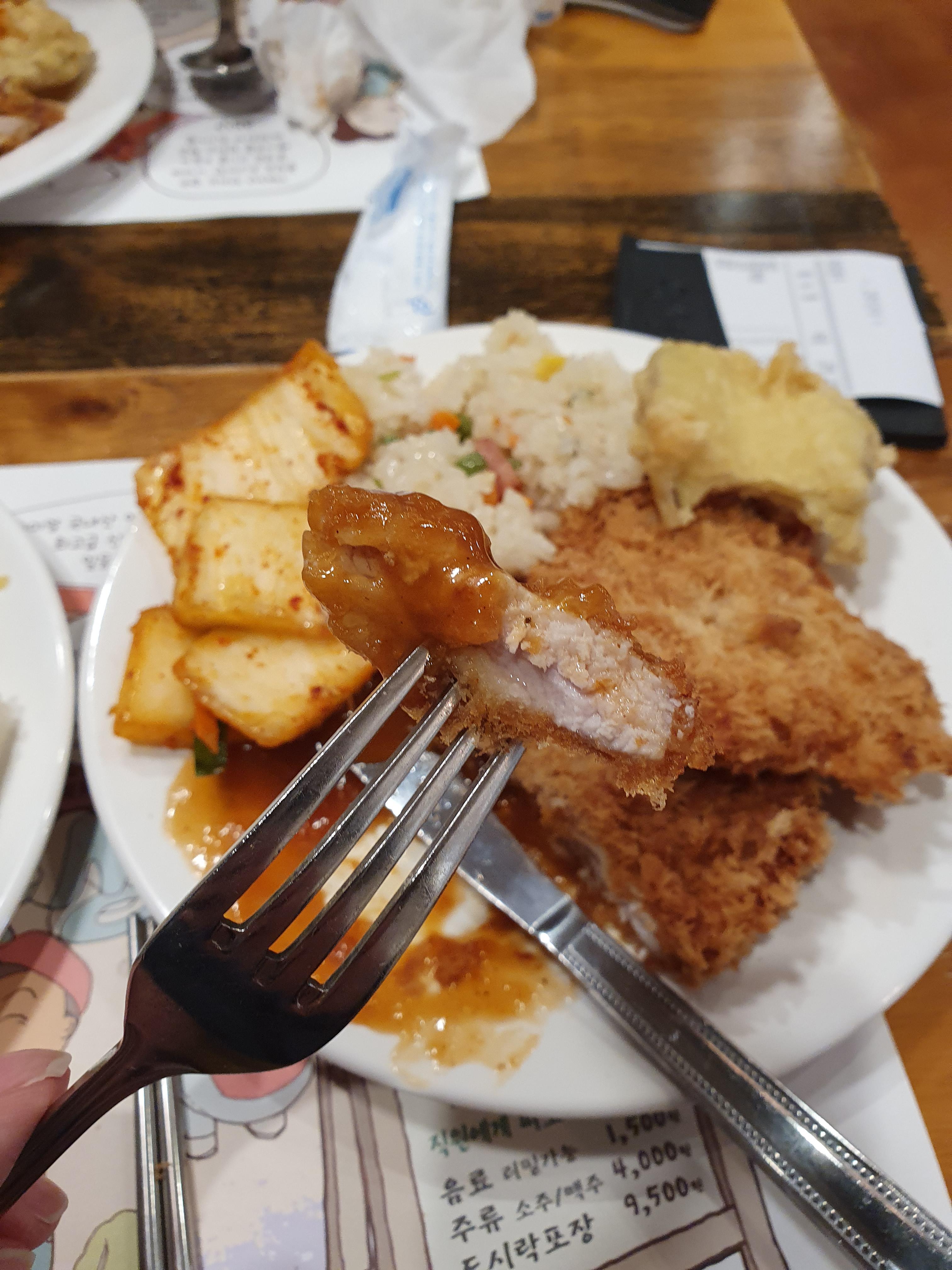 관저동 맛집 유생촌 돈까스랑 소스가 맛이 참 좋다 ^^