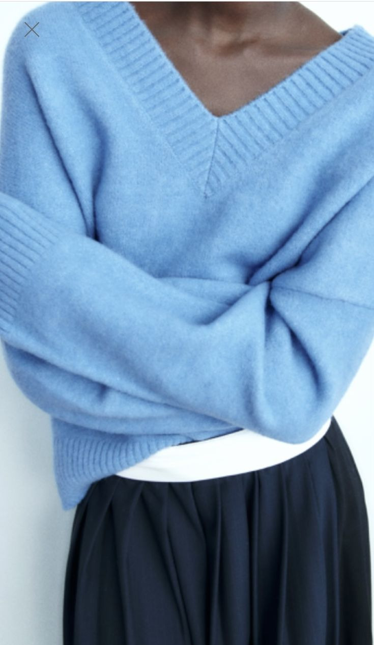 아이스블루 무지니트 간절기룩 구매하기