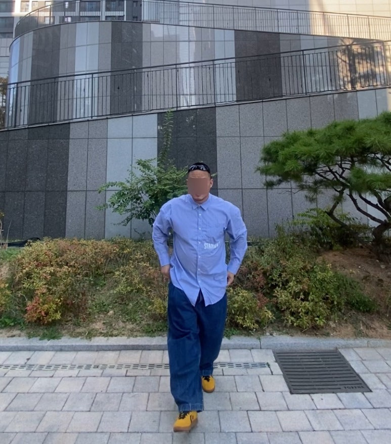 데일리룩('26. 10. 10.)오클리 OAKLEY 선글라스 아이자켓 리덕스, 스트리트 스탠다드 오버사이즈 스트라이프 셔츠, 무신사스탠다드 와이드 벌룬팬츠, 컨버스 올스타 스니커즈