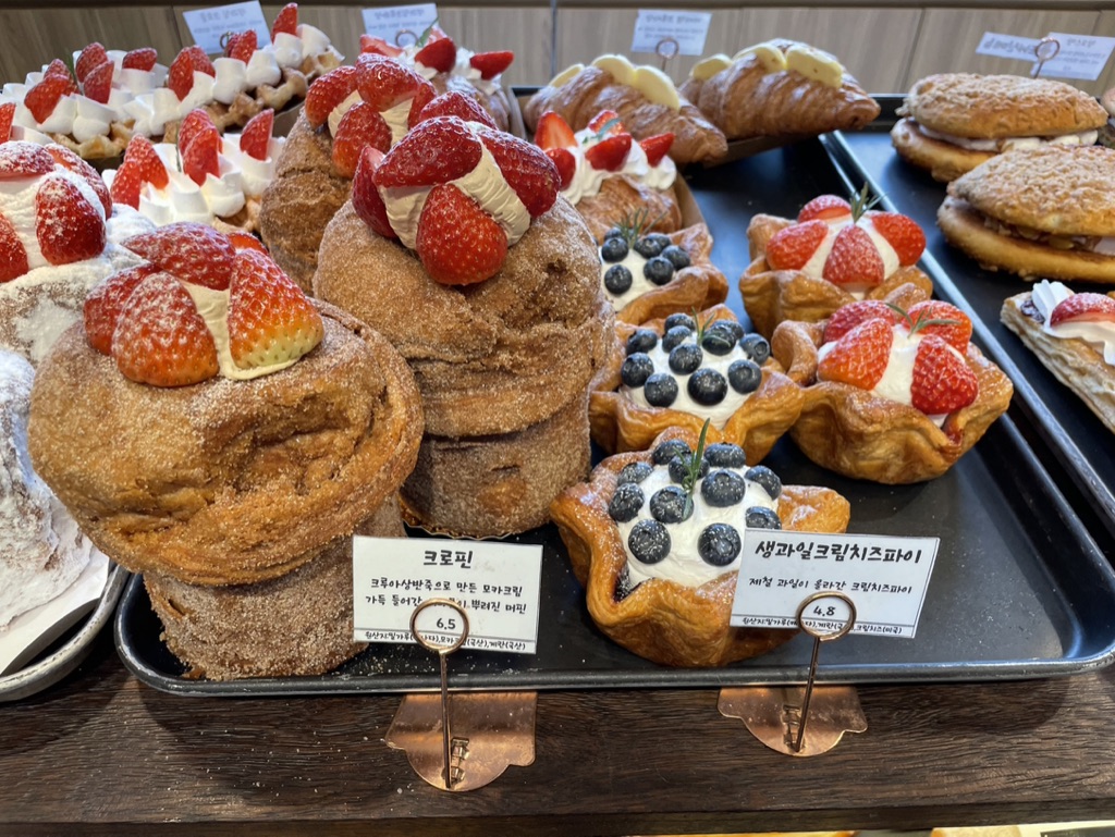 크로핀과 생과일크림치즈파이