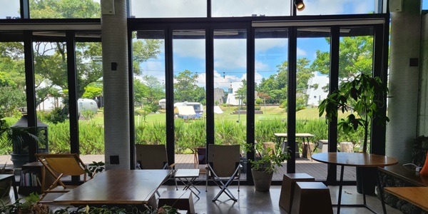 어라운드 폴리 실내 펍&amp;카페