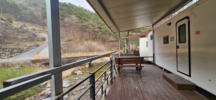 3. 강원도 영월 &ndash; 엄둔밸리 계곡펜션&amp;캠핑장