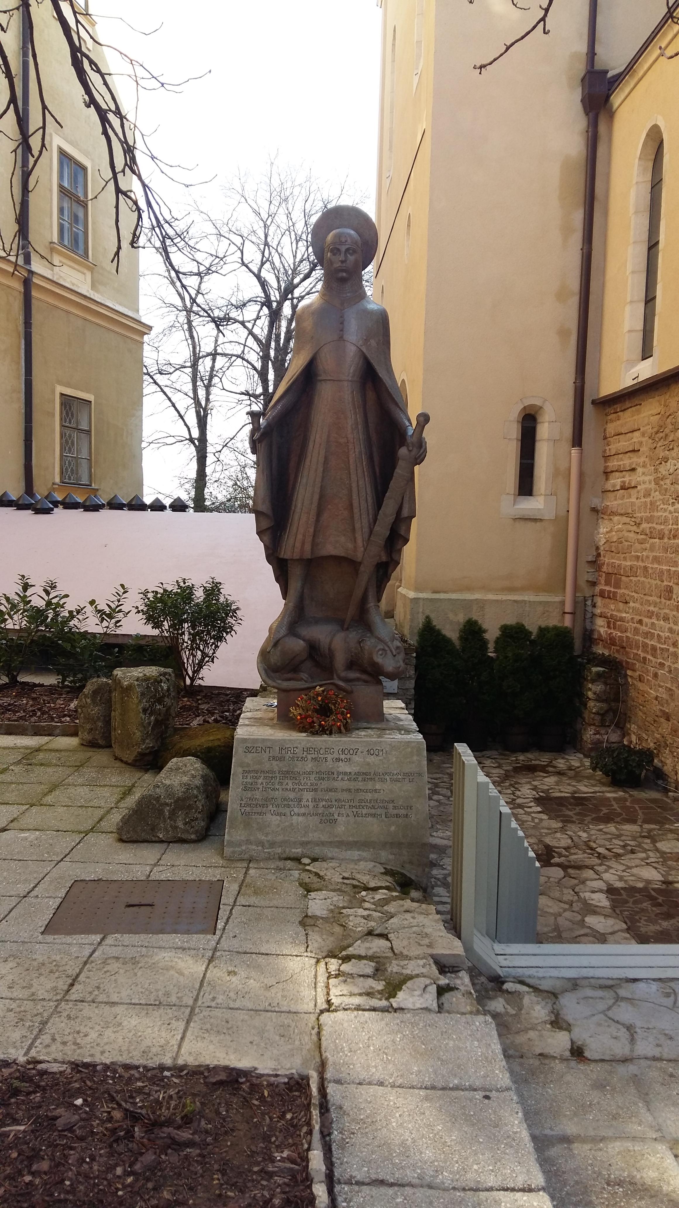 헝가리 여왕의 도시 베스프렘