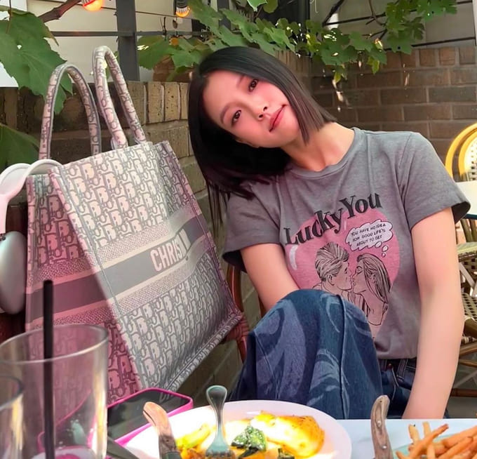 고민시 사복