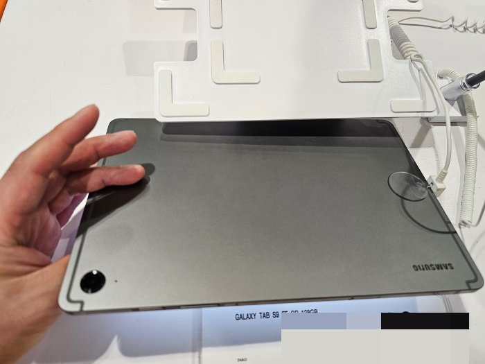 갤럭시탭-S9-FE-후면모습