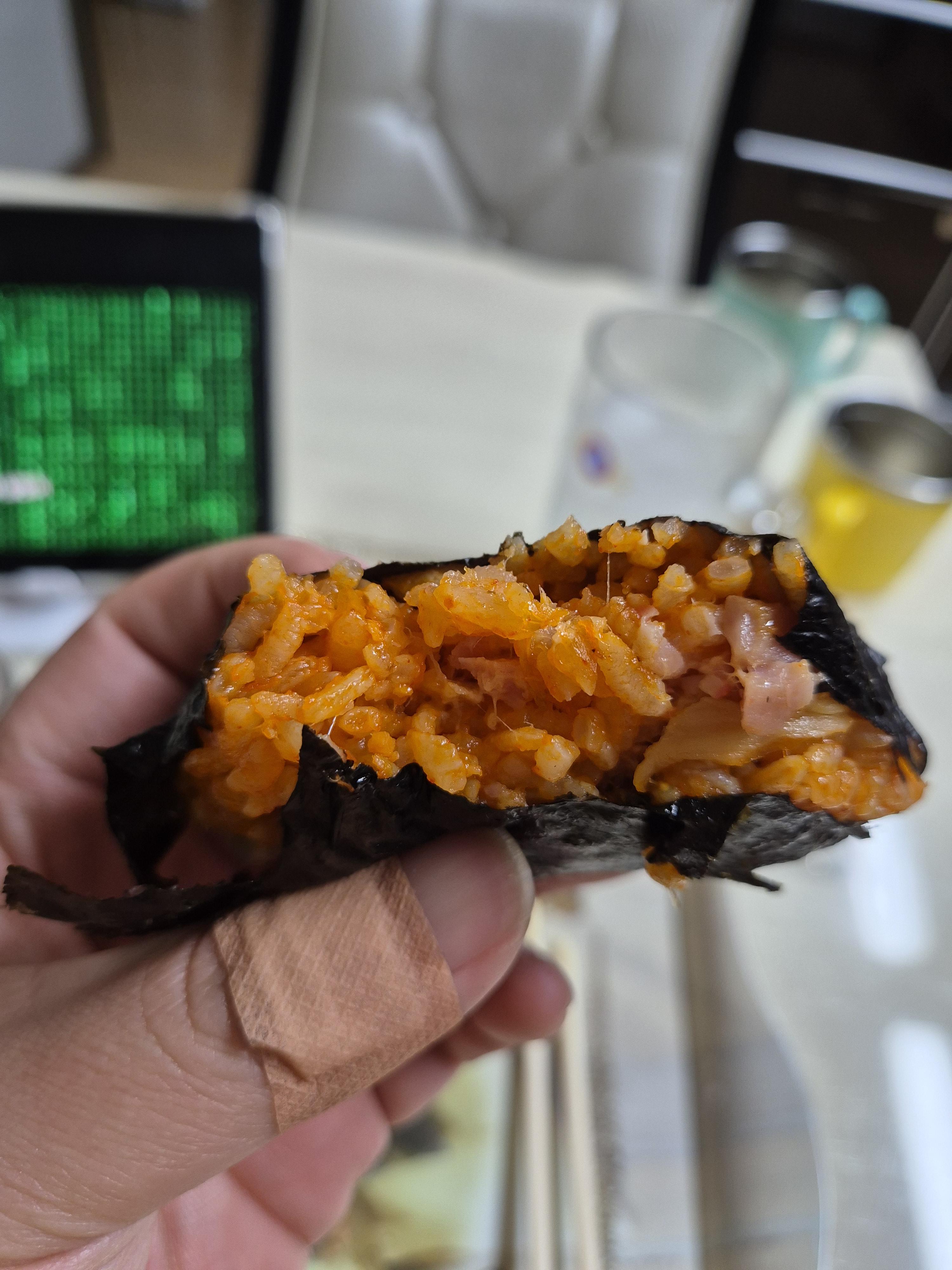 편의점 삼각김밥 김치볶음밥