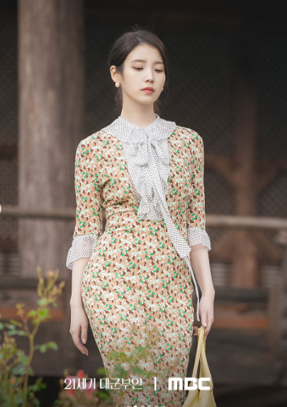 왕족 로맨스 웹툰: 고결한 신분과 거부할 수 없는 사랑의 변주곡