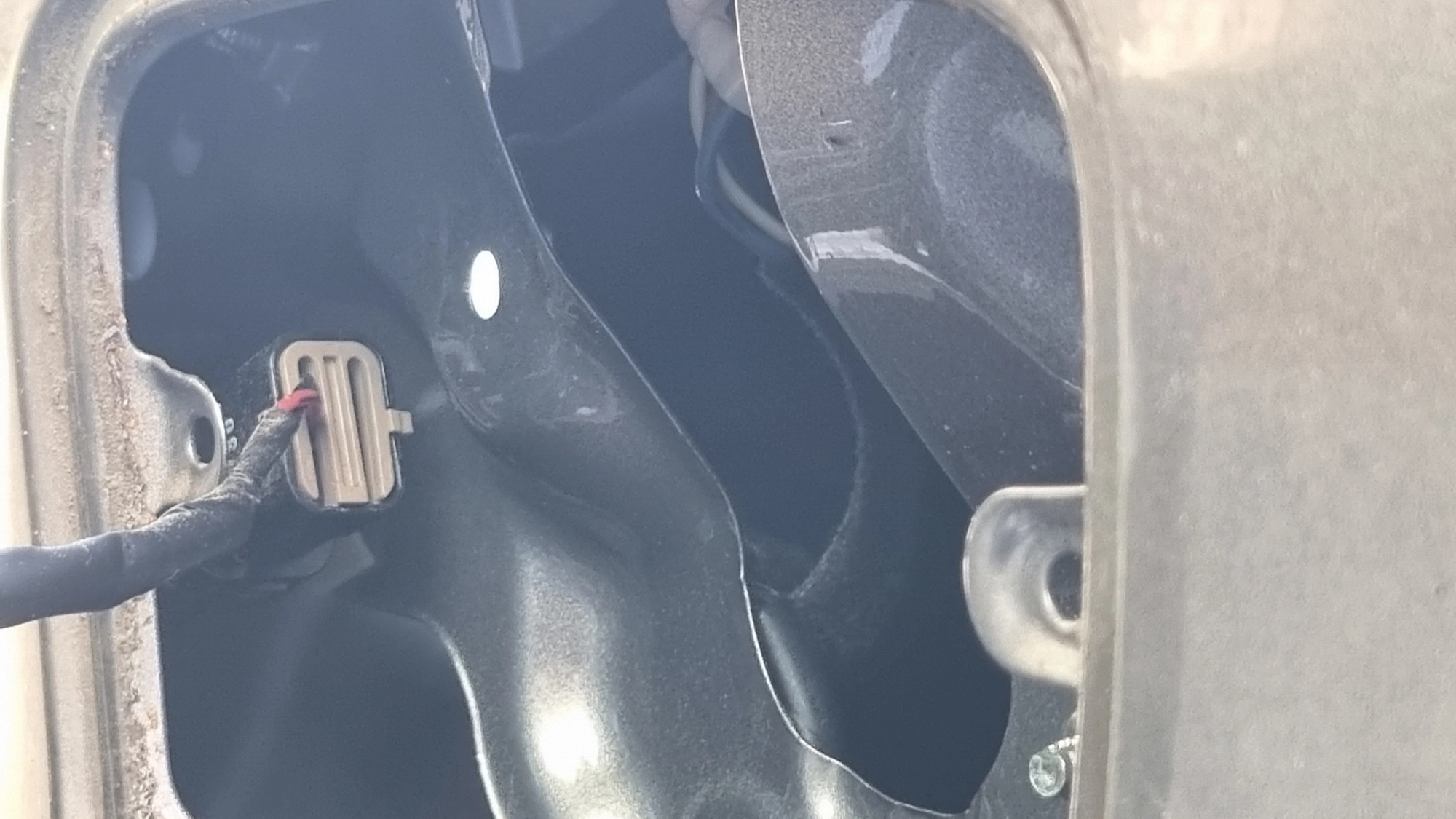 트렁크 손잡이 전원 잭 모습