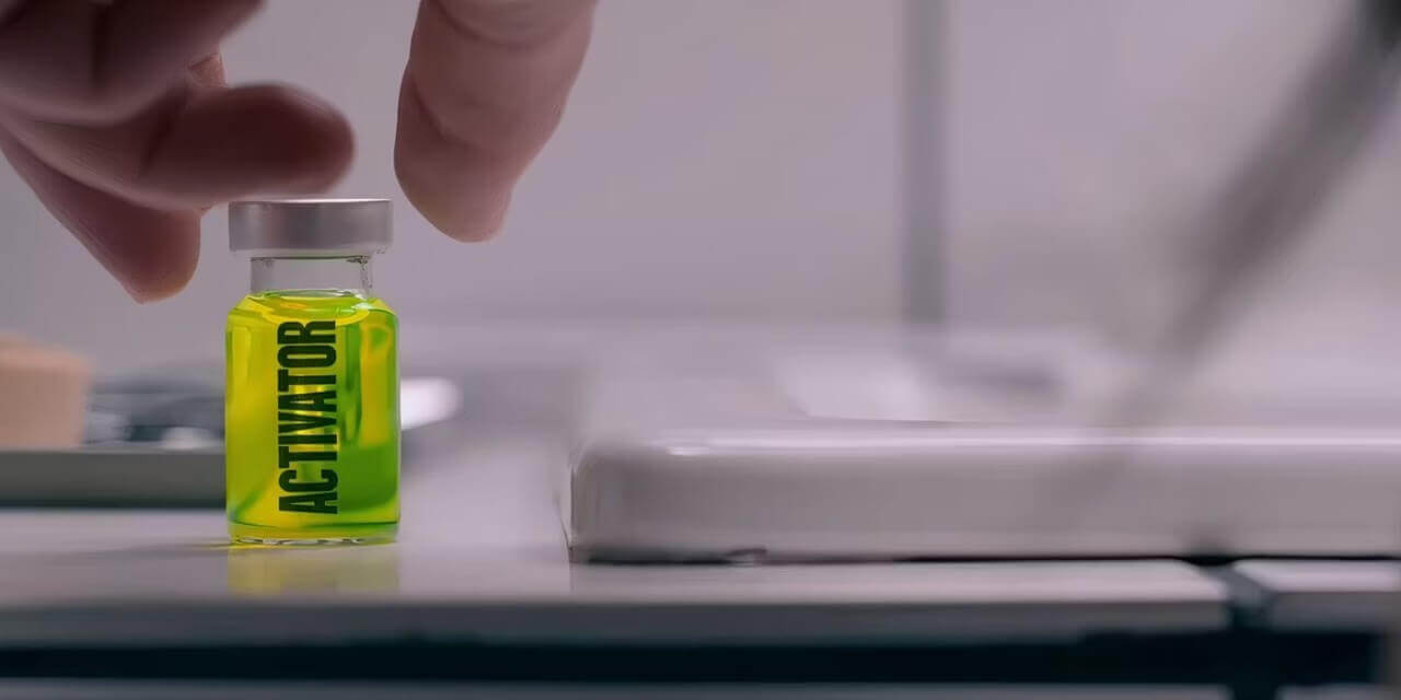 영화 속 서브스턴스 키트에 들어 있던 활성제