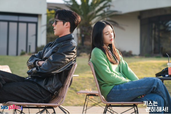 키스는 괜히해서