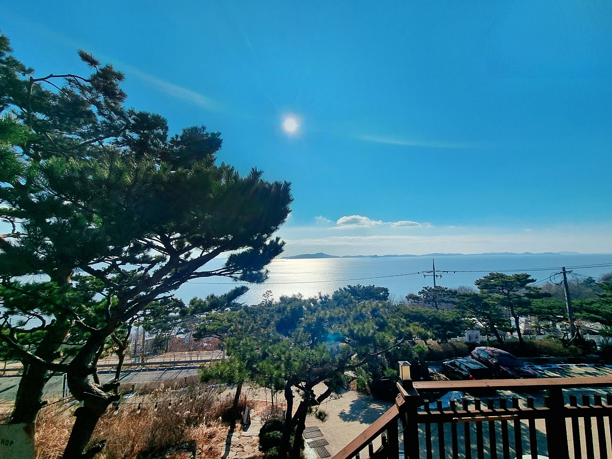 강화도 너머 석모도 노을이 예쁜 탁 트인 오션뷰 카페 &amp;#39;순간의순간&amp;#39;: 비건&amp;#44; 노밀가루 디저트&amp;#44; 무료 쿠폰