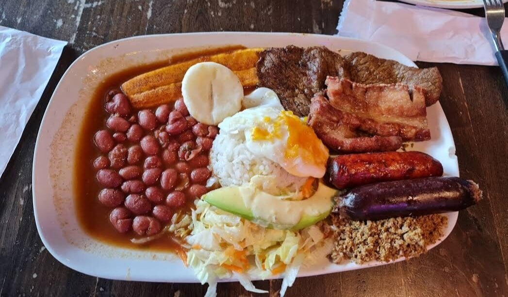 반데하 빠이사