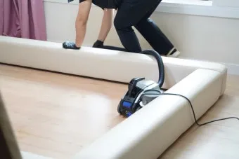 매트리스 오염 제거 베이킹소다 살균 뿌리기와 진공흡입_9