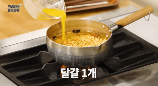 풀어준-달걀-넣는-이미지