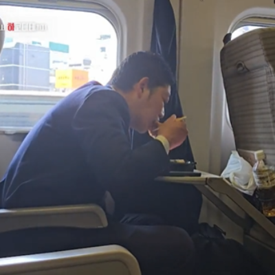 열차 안에서 도시락을 먹는 재미