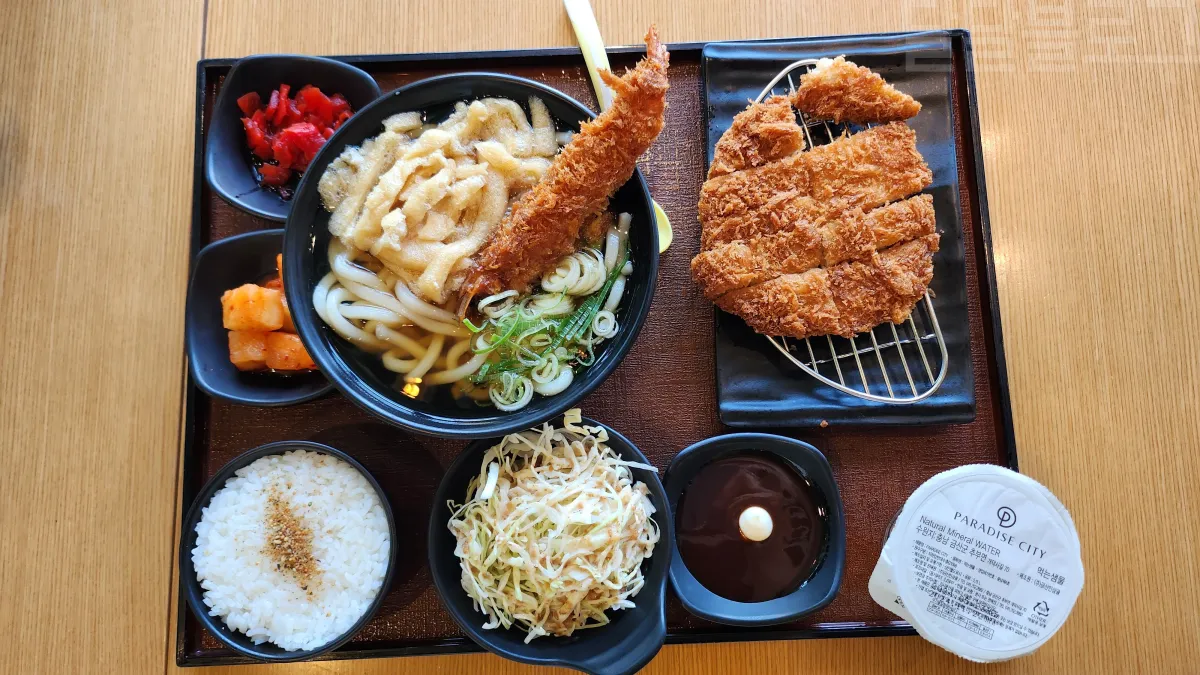 파라다이스시티-플라자-푸드코트-아비꼬-돈까스-우동정식
