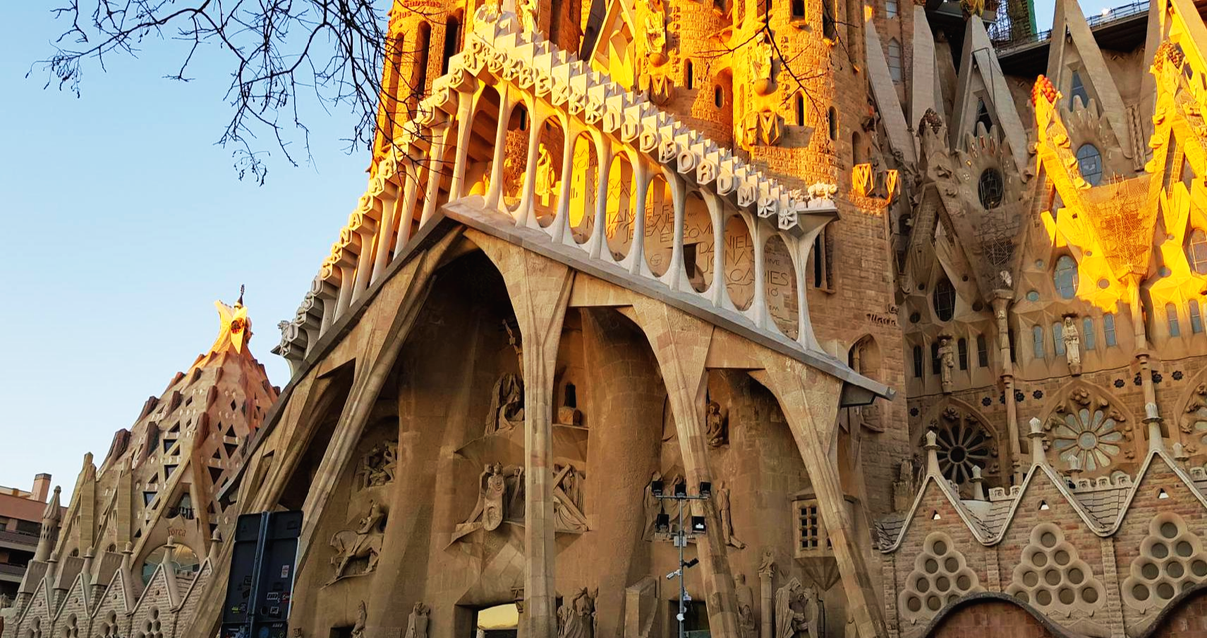 스페인 바르셀로나 사그라다 파밀리아 입구 장식