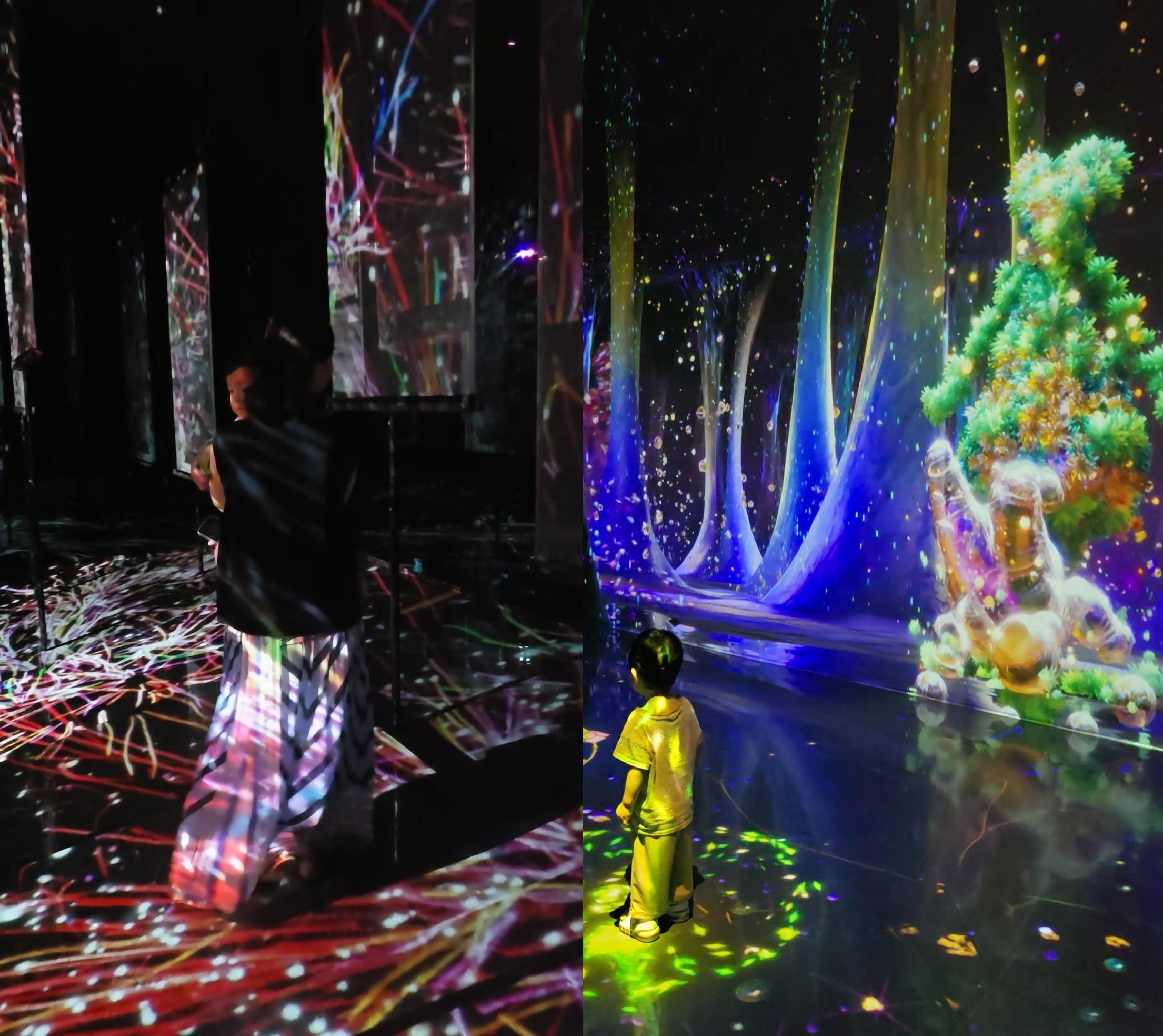르 스페이스 전시관에서 아이와 함께 체험 중인 모습. 다채로운 조명과 프로젝션이 전시 공간 전체에 퍼지며 환상적인 분위기를 연출한다.