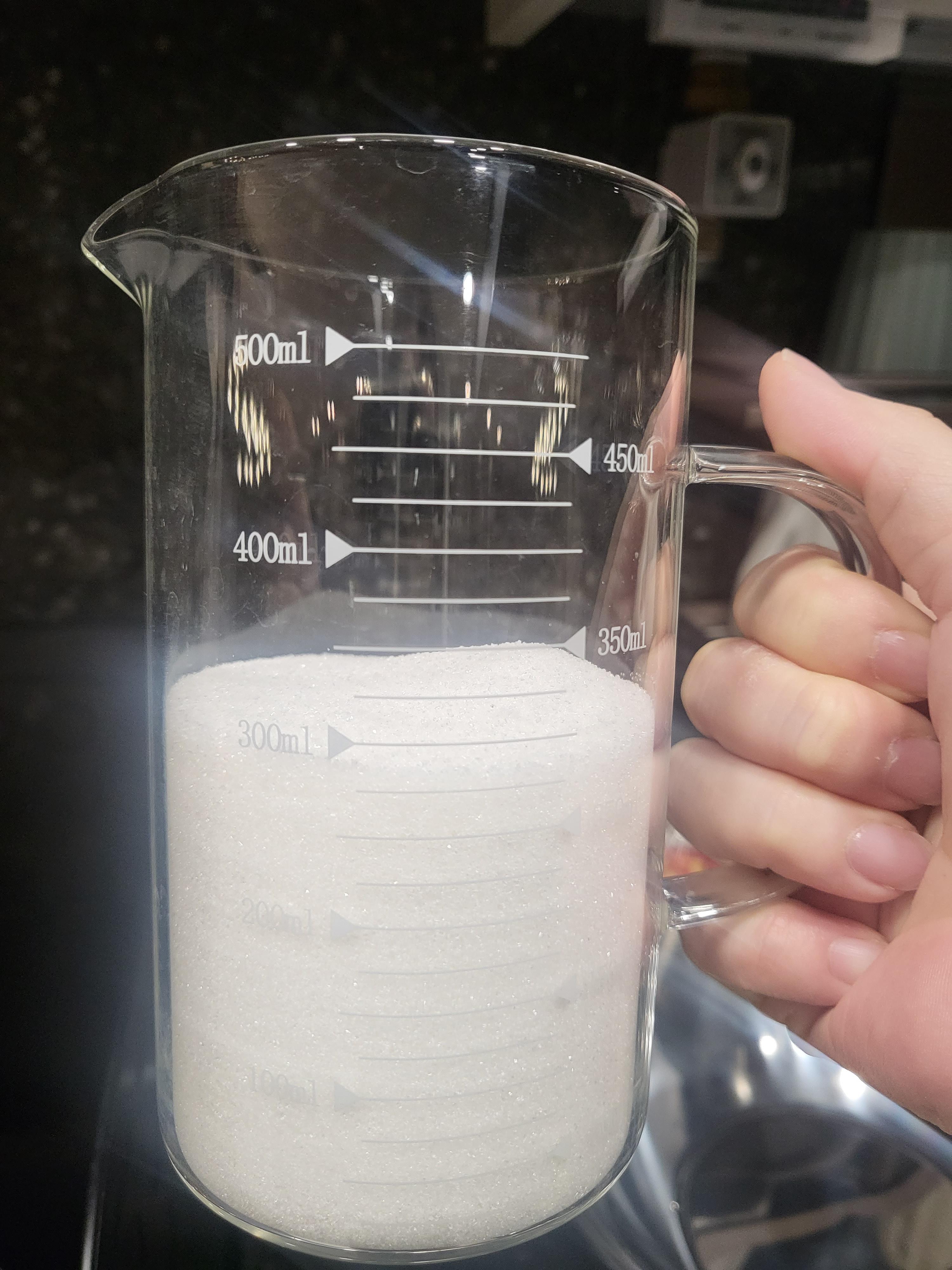 비커에 담긴 설탕300ml