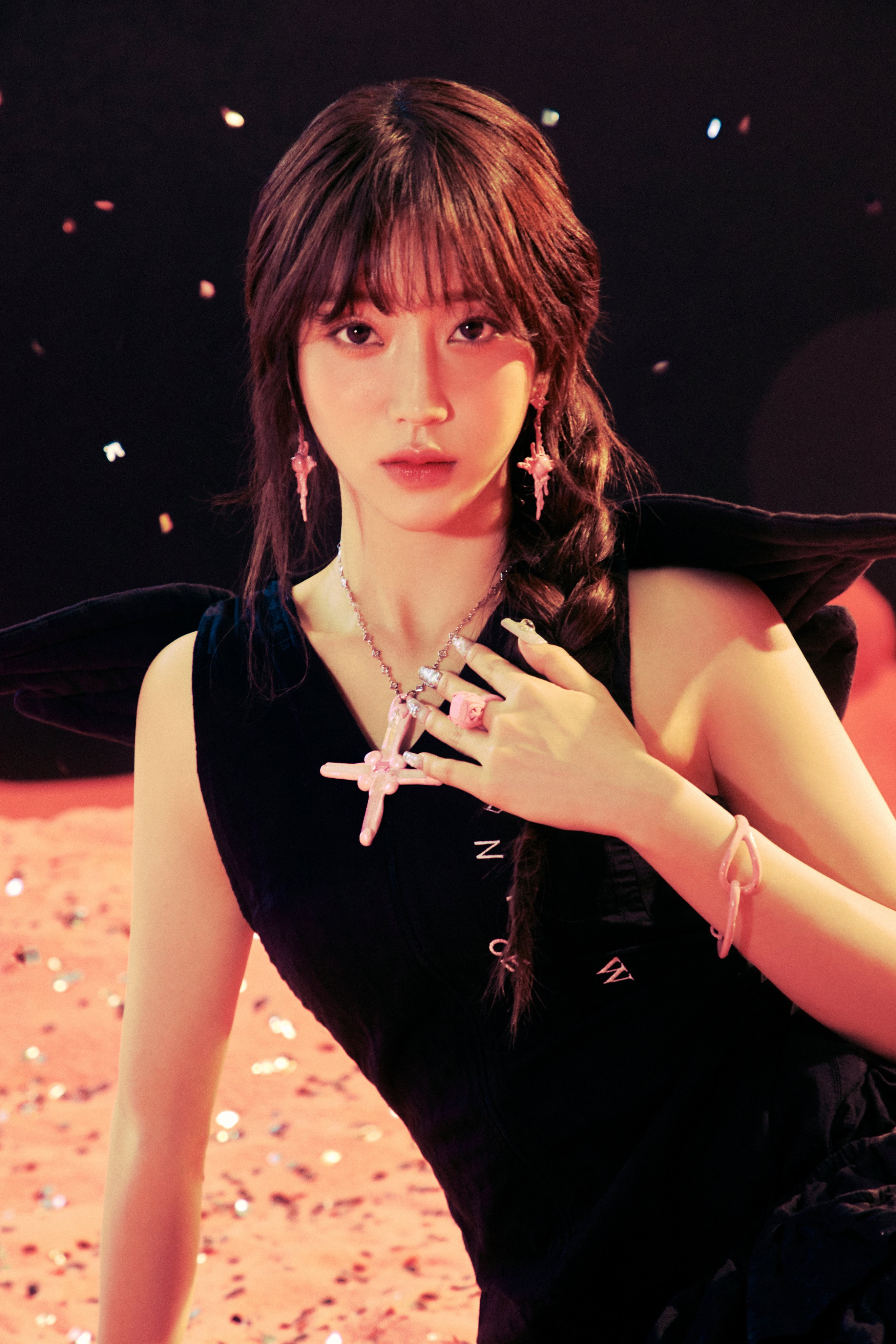 STAYC The 1st Album [𝐌𝐞𝐭𝐚𝐦𝐨𝐫𝐩𝐡𝐢𝐜] Concept Photo Cheeky Ver.