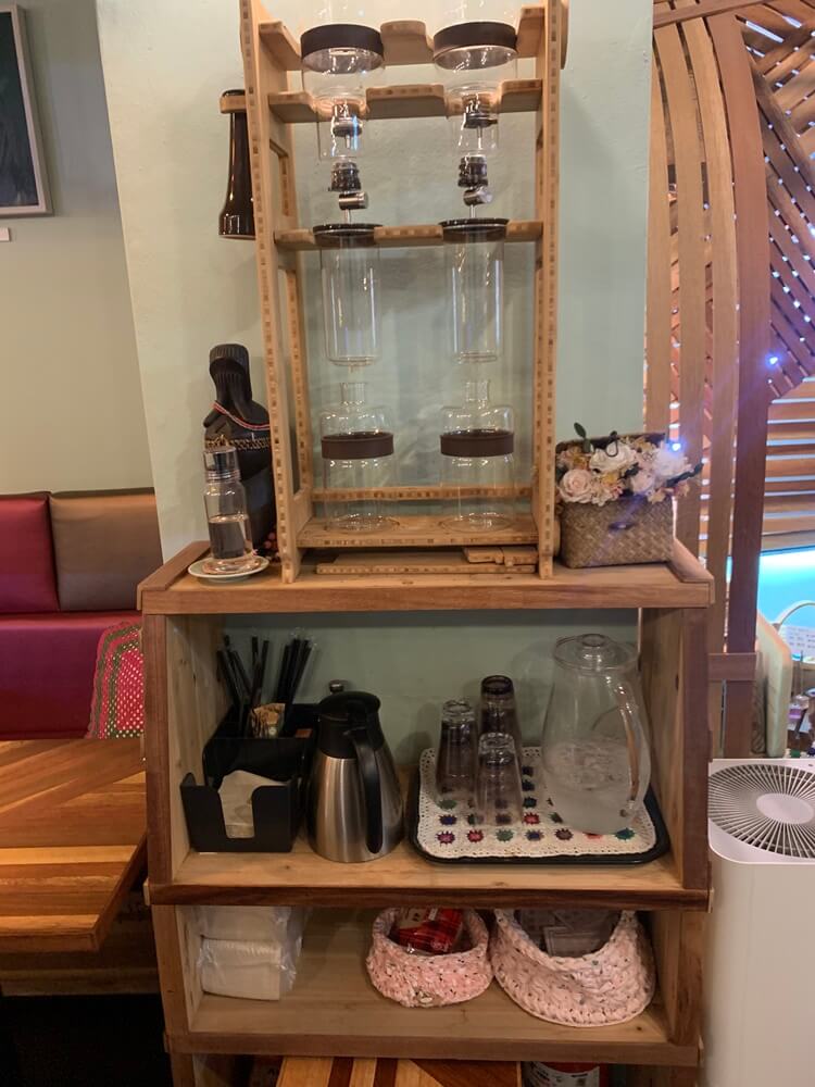 티슈&amp;#44; 물&amp;#44; 컵&amp;#44; 빨대