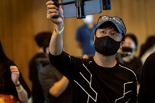 영화-더-문-촬영중인-김용화-감독