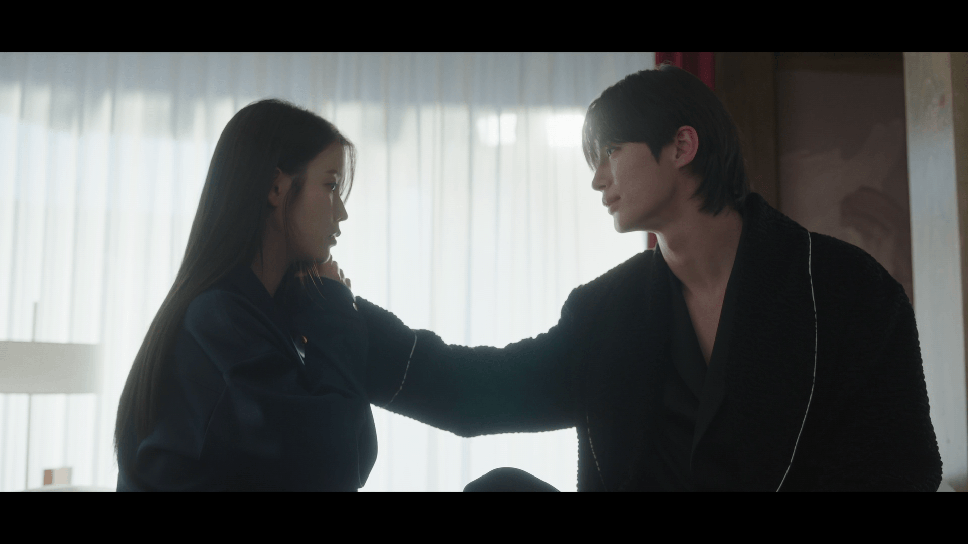 21세기 대군부인 10회 줄거리 변우석 아이유 애절한 키스신 스틸컷